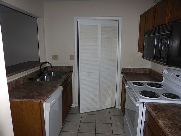 4th image of 4965 Seven Pine Cir