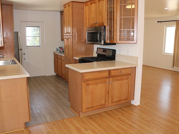4th image of 1492 Elsinor Ave
