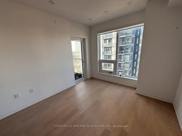 15 Wellington St S #902 — Photo 7