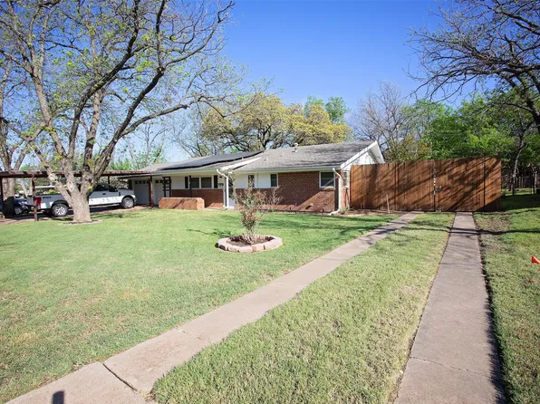 1405 Thompson Dr, Graham, TX 76450
