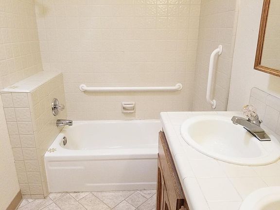 4th image of 7531 Clovis Ct