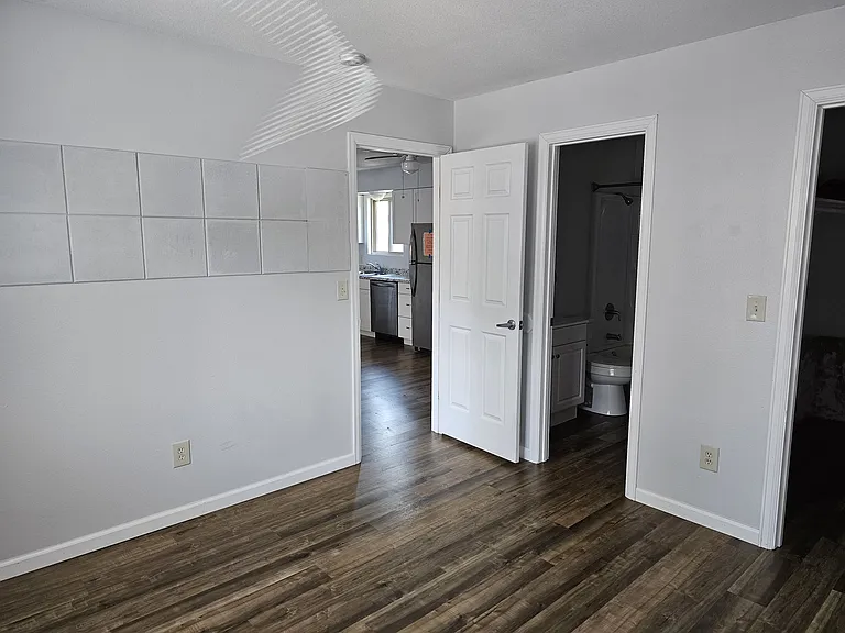2514 E Monument St — Photo 9