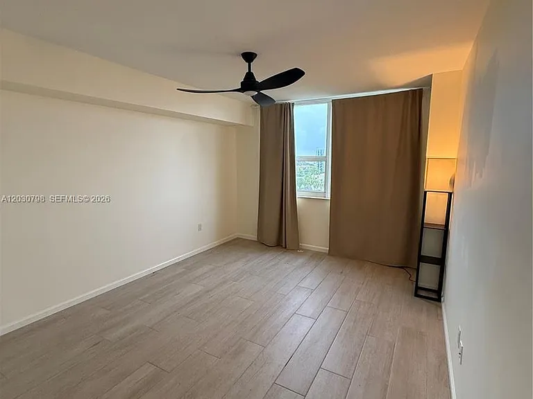 19501 W Country Club Dr #809 — Photo 6