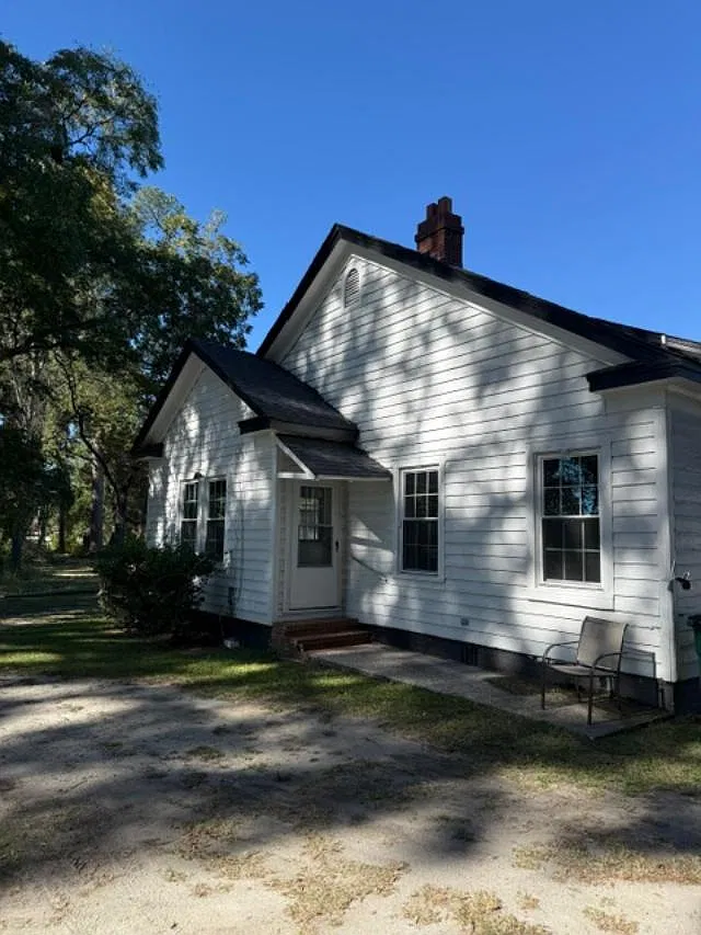 1 bed, $650 — Photo 1