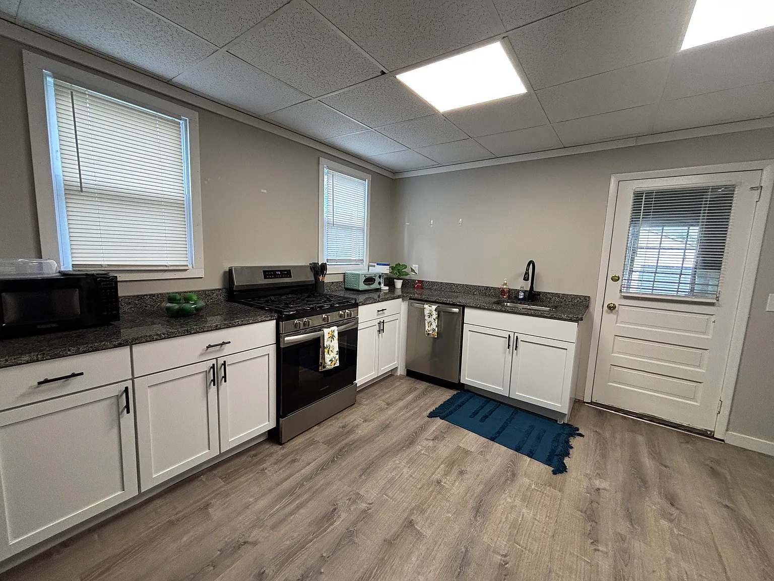 5 bed, 2150 sqft, $4,125 — Photo 3