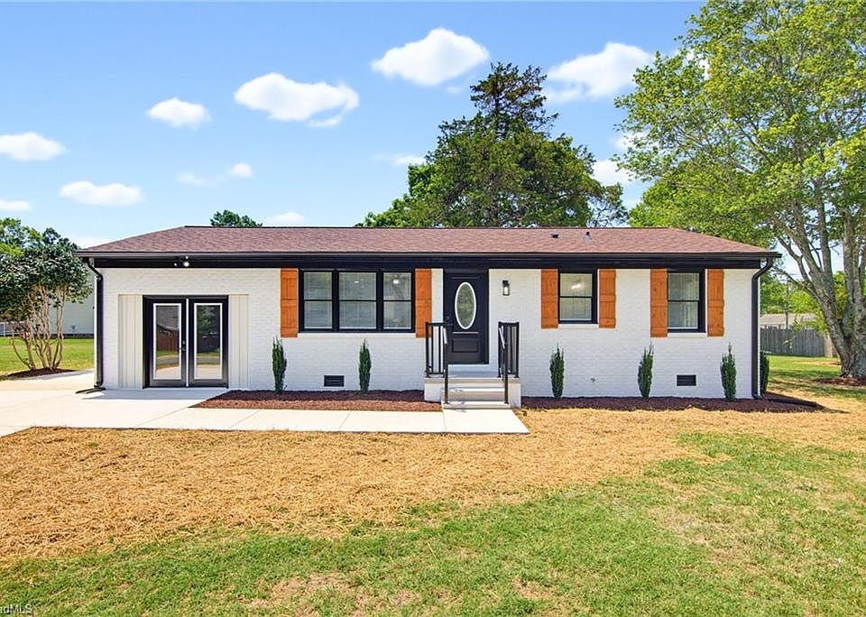 1st image of 725 Forest Dr