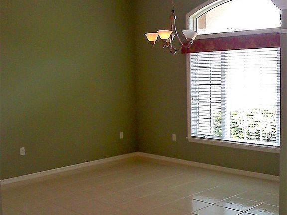 5th image of 211 Rockwood Way