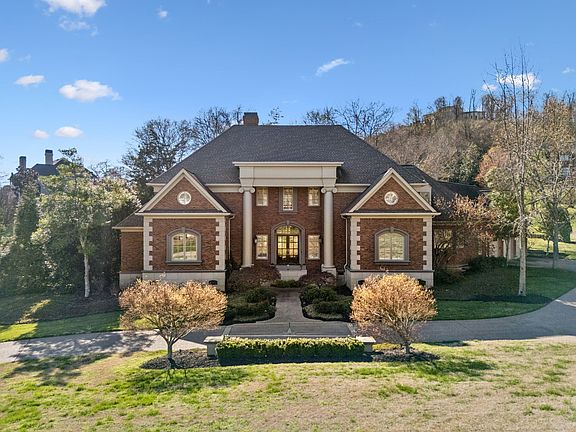 3rd image of 384 Lake Valley Dr
