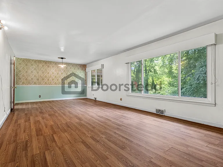 1217 Forestdale Dr — Photo 34