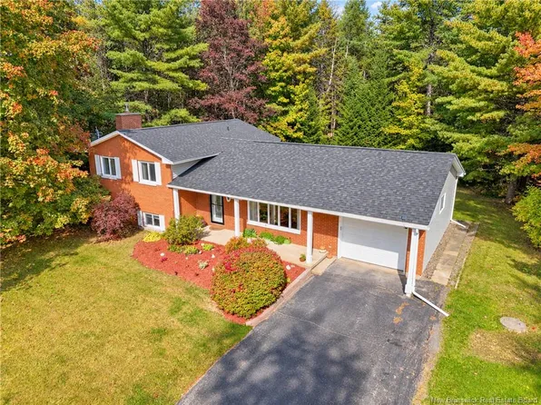 9 Neptune Cres, Hanwell, NB E3C 1M7