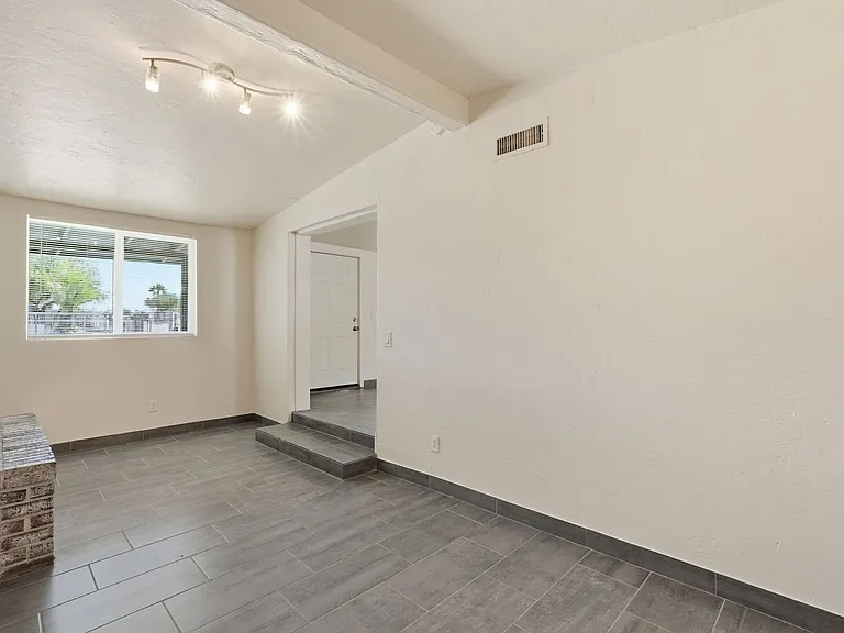 4608 S Fremont Ave — Photo 8