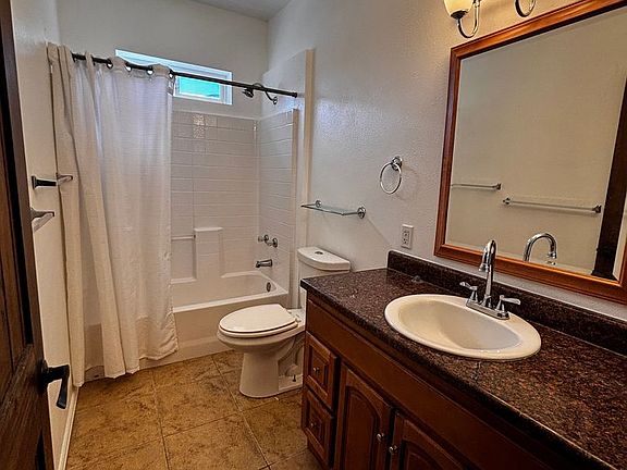 4th image of 420 E Park Ave #204