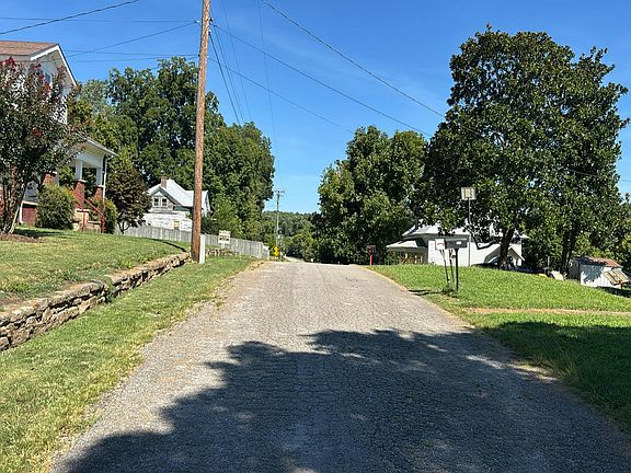 5th image of 8085 Beech Hill Rd