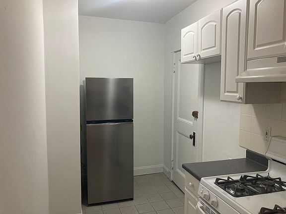 4th image of 52 Garden St #44A