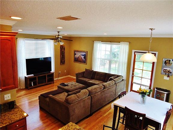 5th image of 2507 N Glenwood Dr