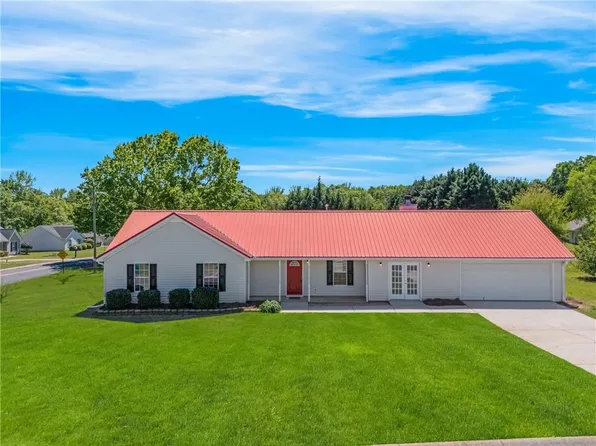 388 Royal Ct, Jackson, GA 30233