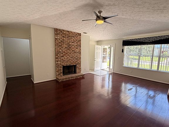 3rd image of 117 Bordeaux Ln