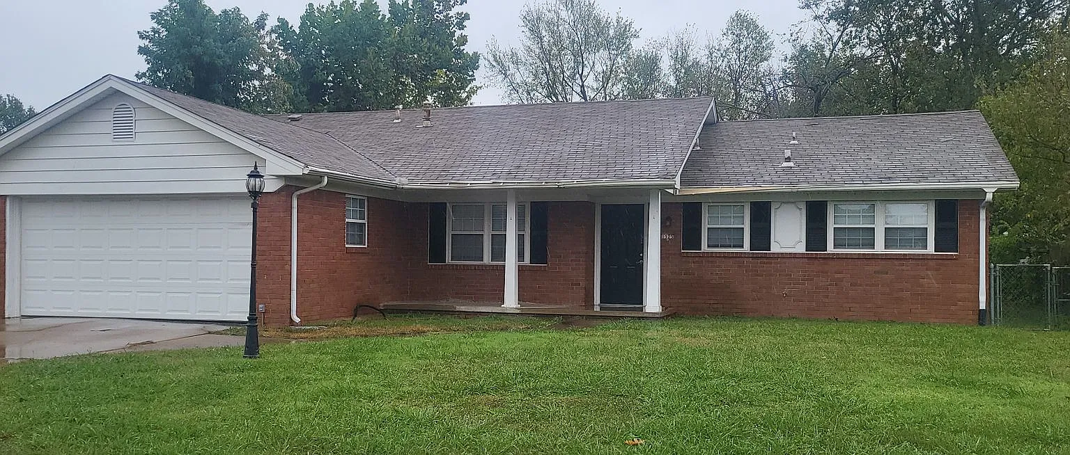 3 Bed 2 Bath, 2 Car Garage — Photo 1