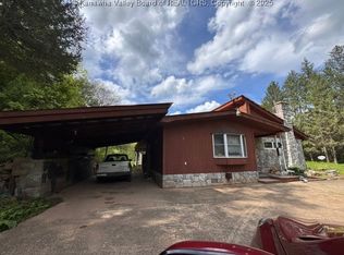 1070 Seaman Frk, Reedy, WV 25270