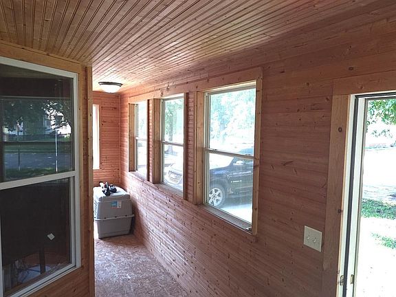 2nd image of 513 3rd St SE