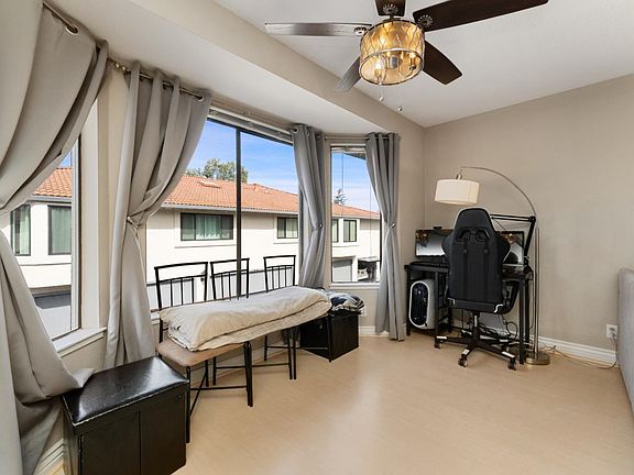 3rd image of 107 Kenbrook Cir