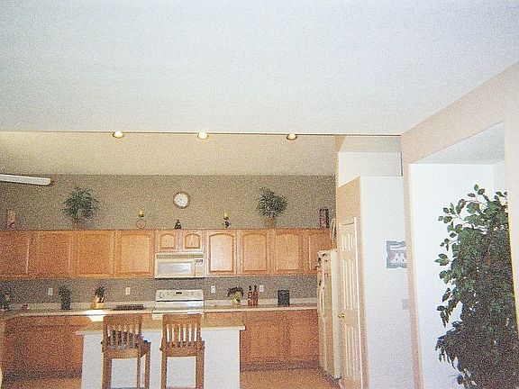 OPEN SPACIOUS KITCHEN
