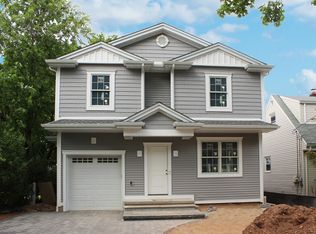 11 Avon Ct, Bergenfield, NJ 07621