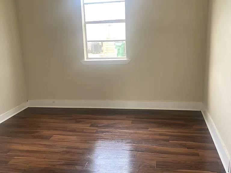 520 Robinson Ave — Photo 6