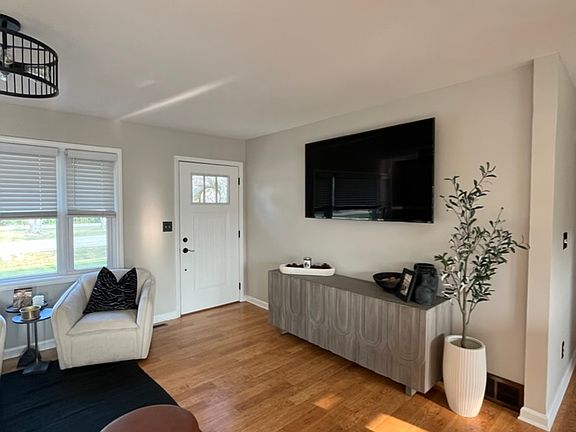 Living room (upstairs)