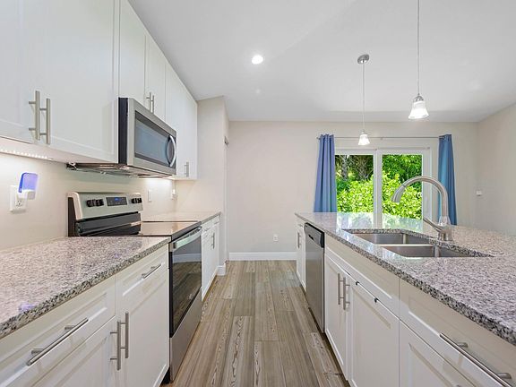 4th image of 3115 Pinewood Avenue