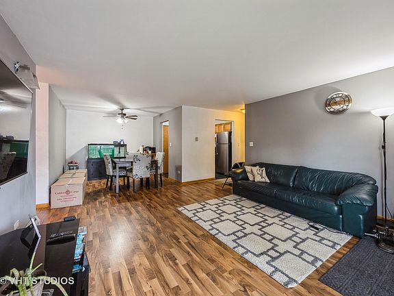 5th image of 9S070 Lake Dr APT 13-208