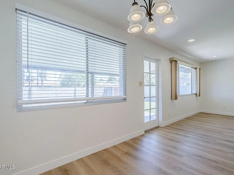 1904 E Manhatton Dr — Photo 18