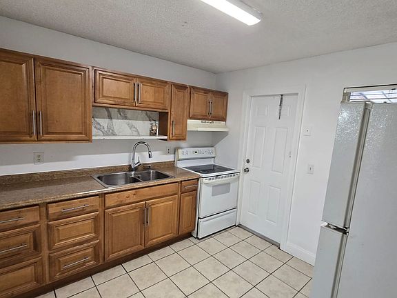 5th image of 4764 Cole St #4770