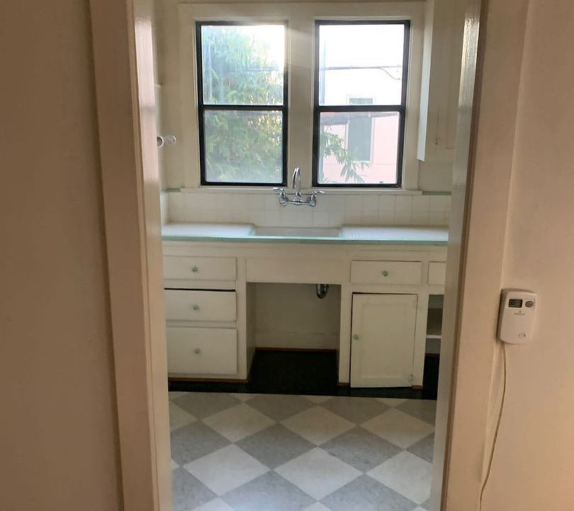 1st image of 1207 N Orange Dr APT 209