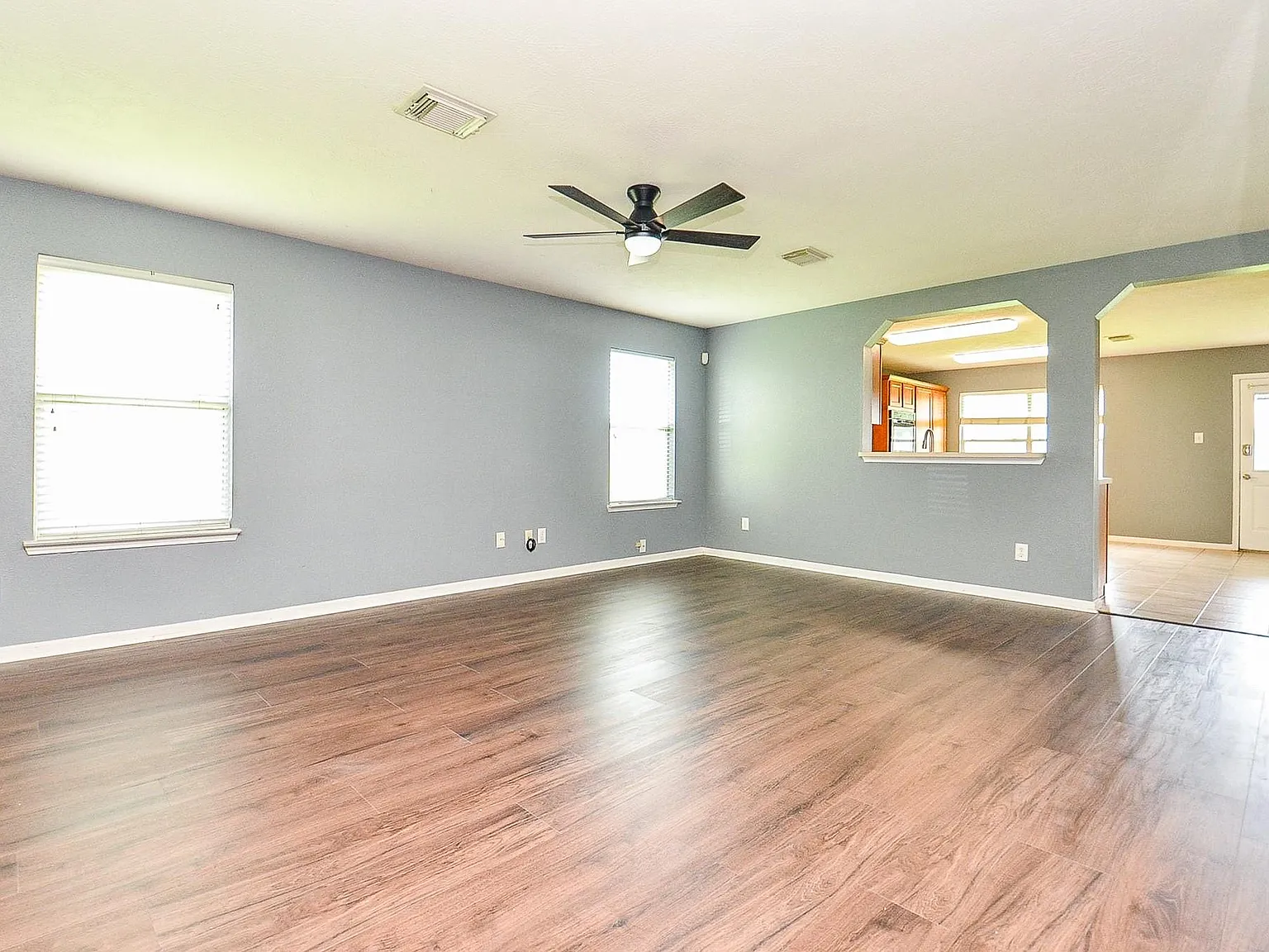 3 bed, 2.0 bath, 1722 sqft, $1,999 — Photo 1