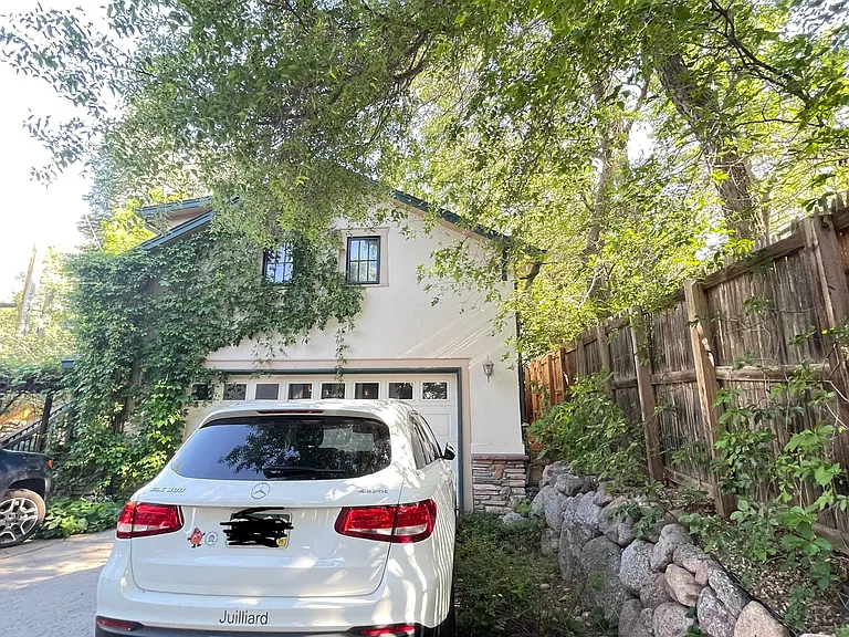 560 University Ave — Photo 47