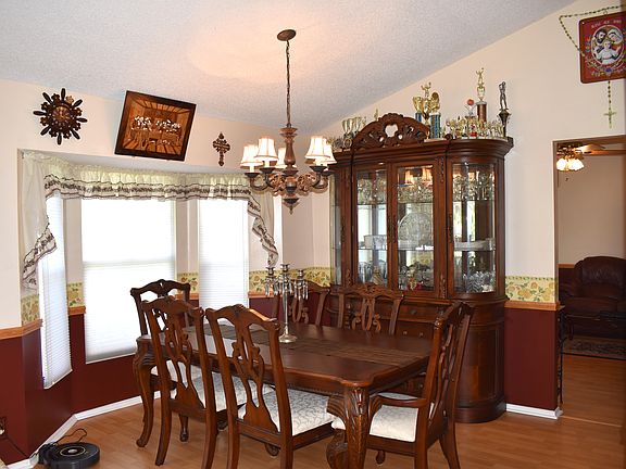 5th image of 10225 Grove Ln