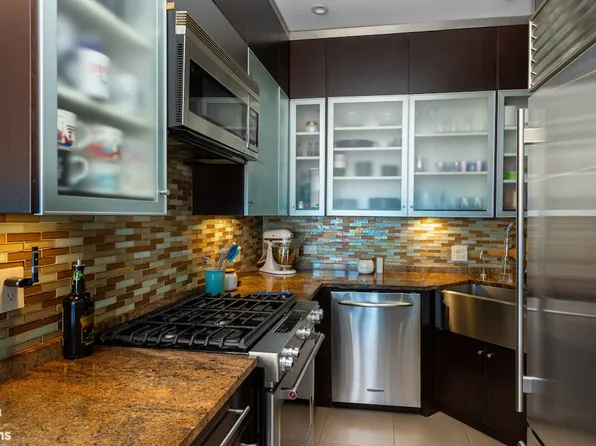 200 East 32nd Street image 2 of 19