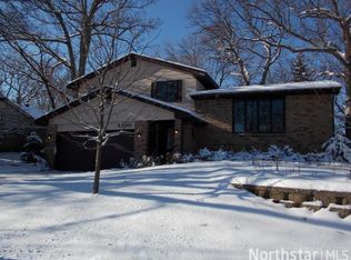 5590 Matterhorn Dr NE, Fridley, MN 55432