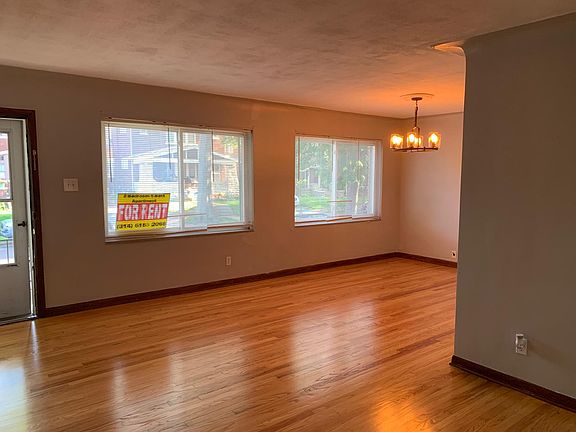 4th image of 7109 Dartmouth Ave