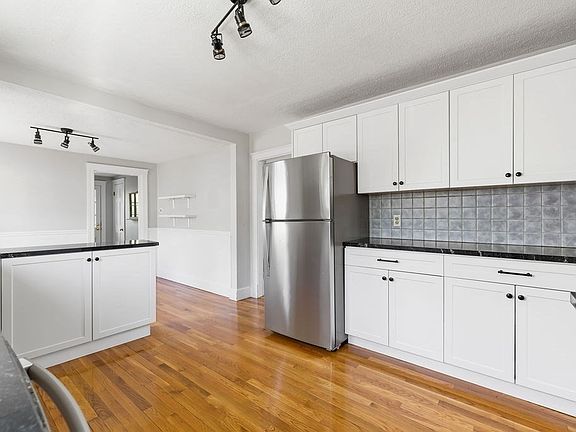 3rd image of 3 Ainsworth Pl