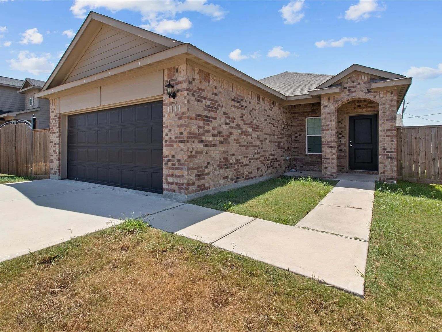 3 bed, 2.0 bath, 1140 sqft, $1,700 — Photo 3