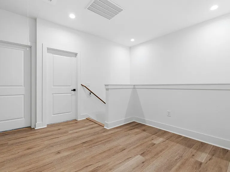8805 Parkway Dr — Photo 14