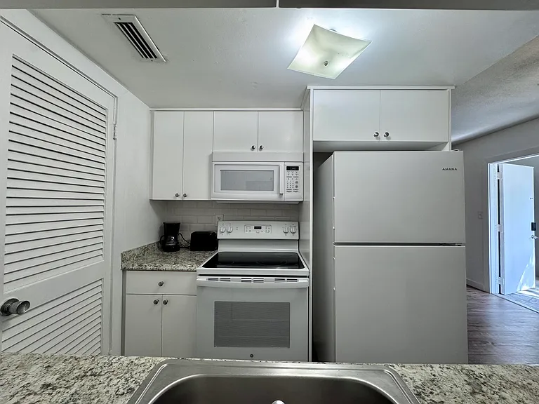 202 Lucerne Ave #12 — Photo 35