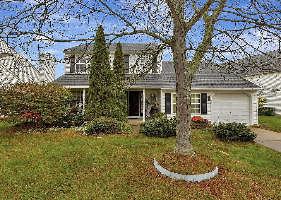 1st image of 125 Stone Henge Dr