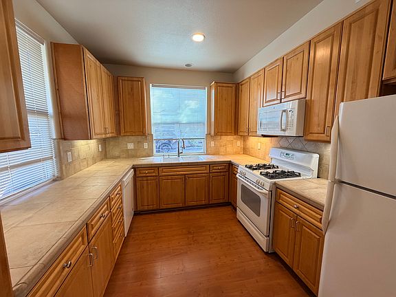 5th image of 5025 Gelia Way