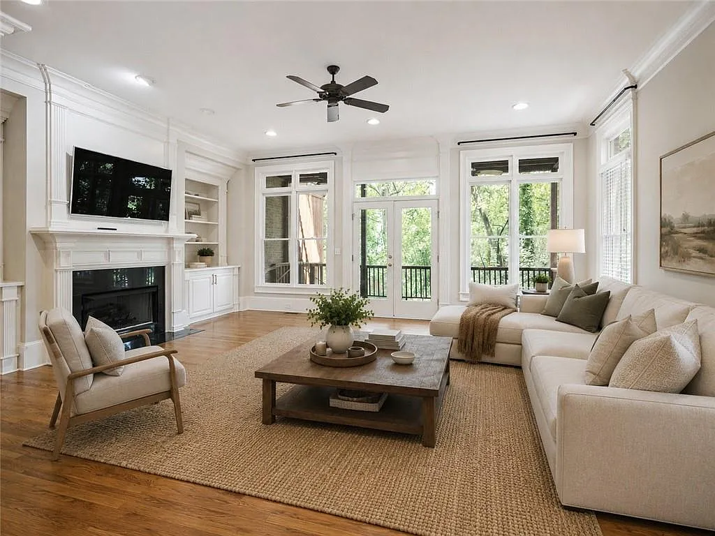 Photo 2 of 31 - 614 Timm Valley Rd NE #B - Atlanta, GA Building Photo - 614 Timm Valley Rd NE #B