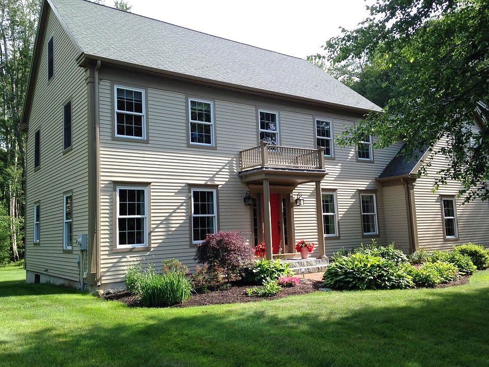 2nd image of 10 Carrie Lynn Ln