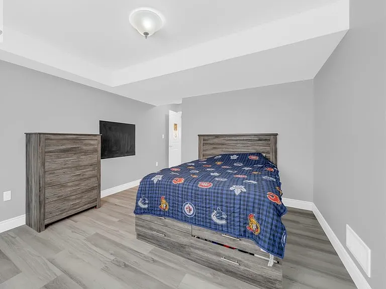 1178 Edward Ave — Photo 6