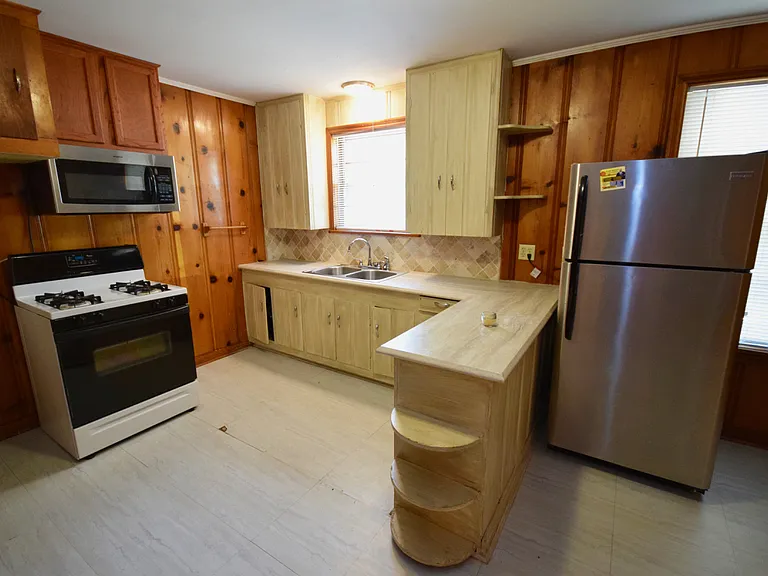 1310 Fairfield Dr — Photo 10